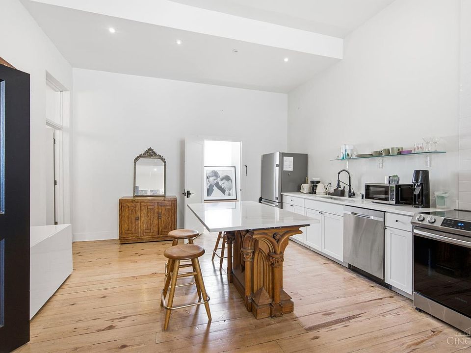 32nd image of 1835 Baymiller St