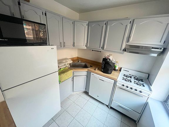 4th image of 311 W 95th St APT 3