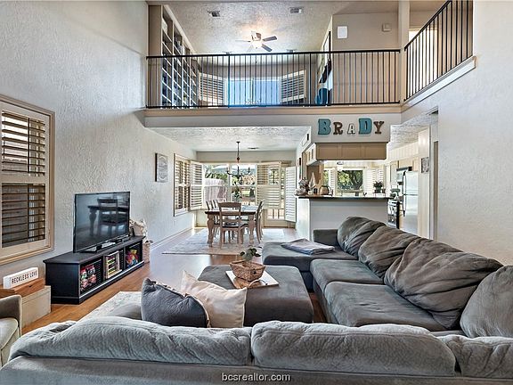 4th image of 2914 Broadmoor Dr