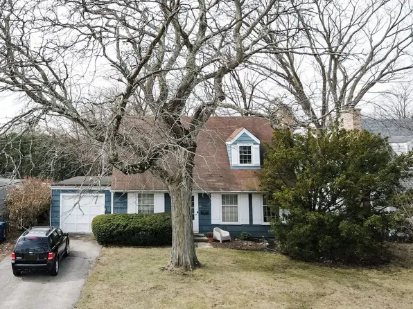 1112 Cedar Ln, Northbrook, IL 60062