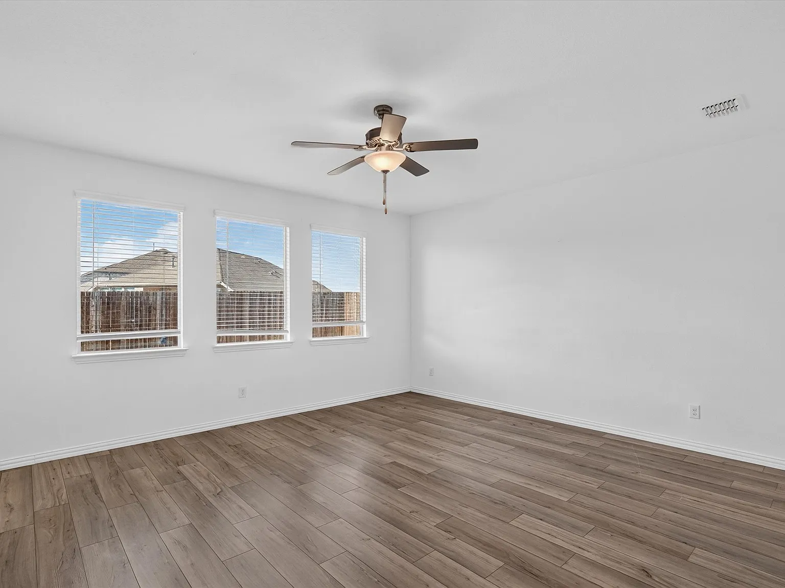 1222 Smoketree Ln — Photo 4