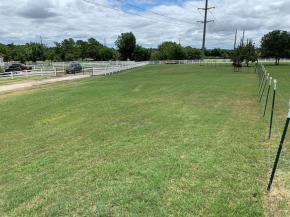5th image of 70 Corral Dr N