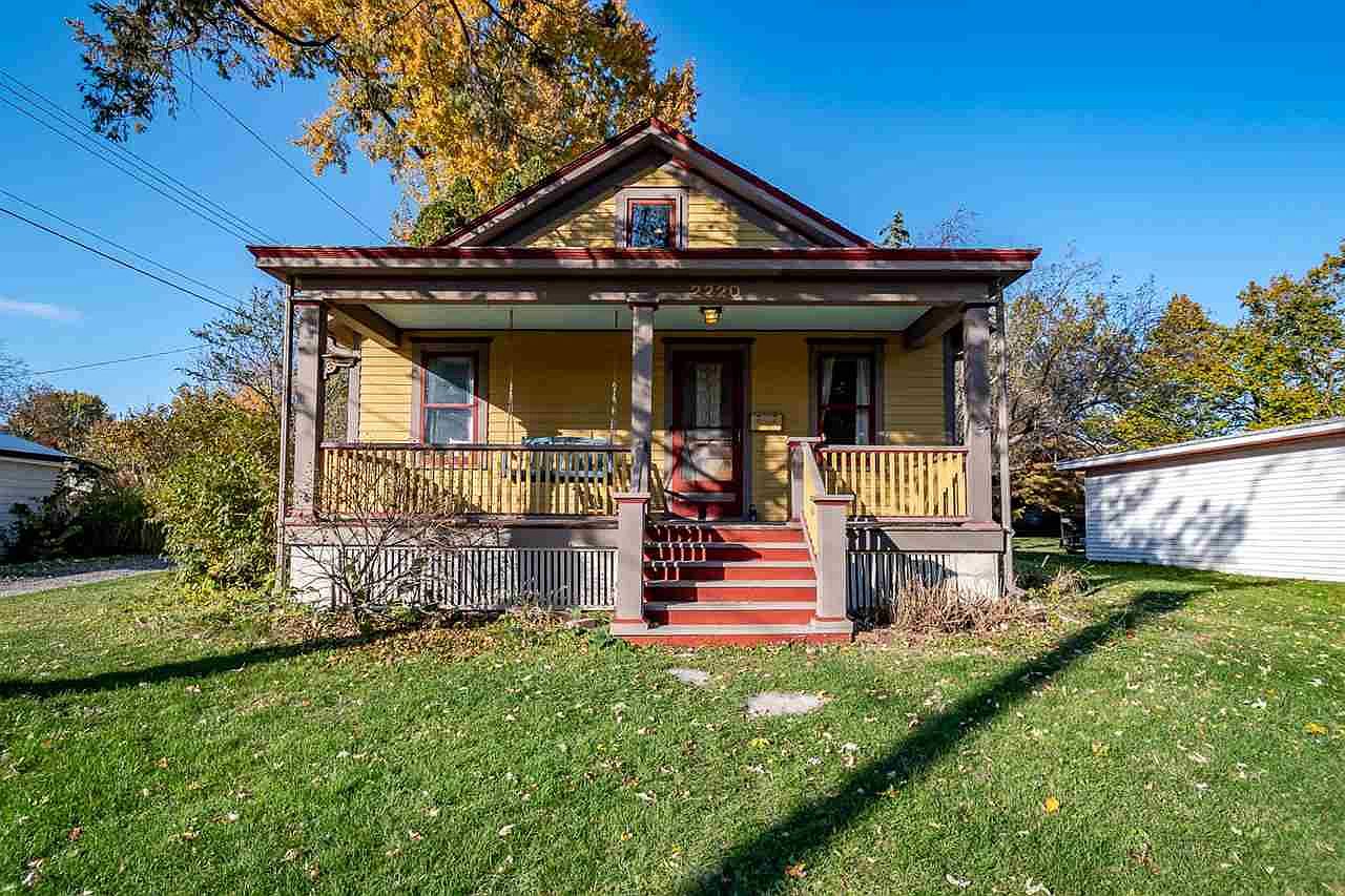 2220 A St, Iowa City, IA 52245 Zillow