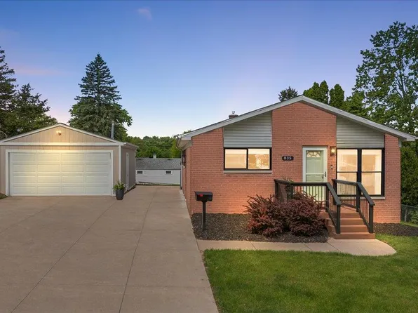 835 Manor Dr, Milford, MI 48381