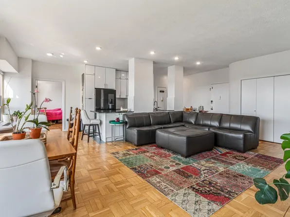 166-25 Powell Cove Boulevard image 5 of 27