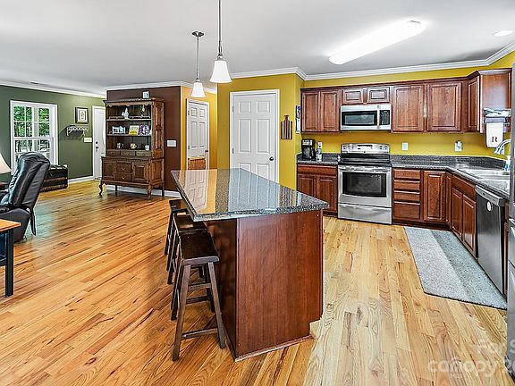 5th image of 2560 Archer Dr
