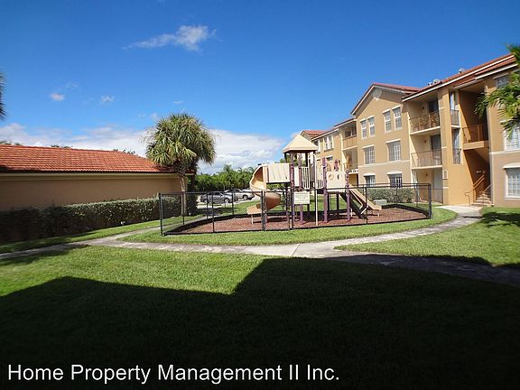2nd image of 1302 Villa Cir