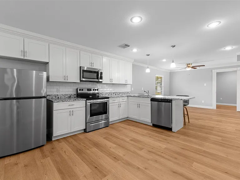 1941 Lynnview Dr — Photo 7
