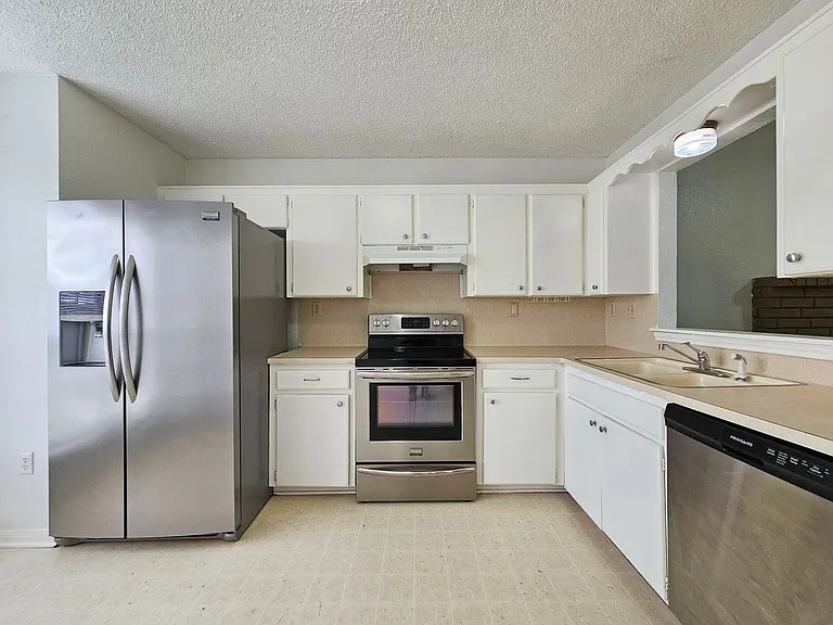 111 Bridle Dr — Photo 7