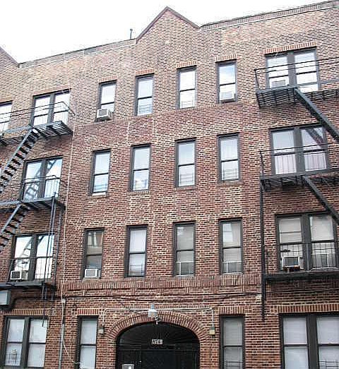2nd image of 52 E 43rd St