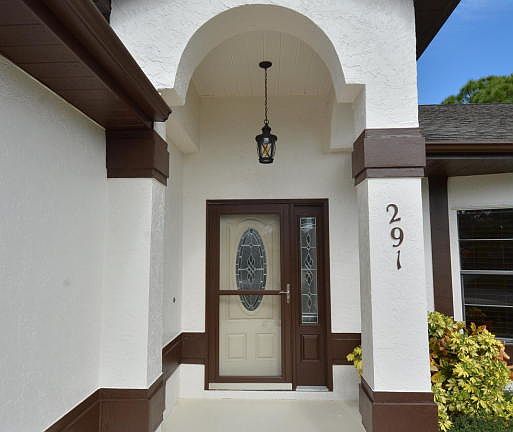 5th image of 291 NE Granduer Ave