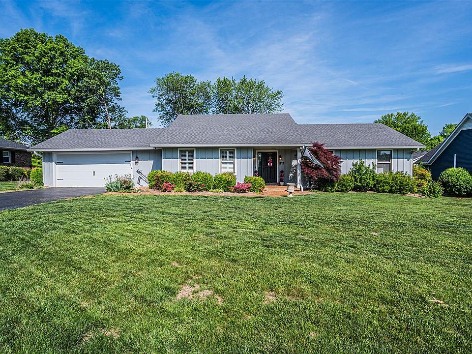1st image of 817 Rockwood Dr