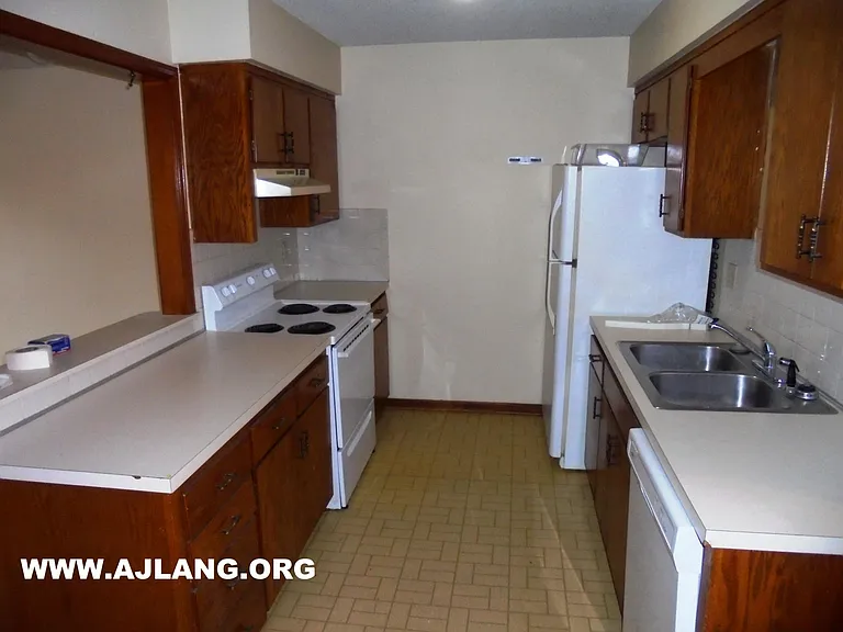 10924 W 58th St #203 — Photo 3