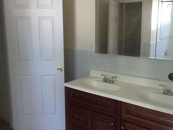 5th image of 572 Seaman Ave