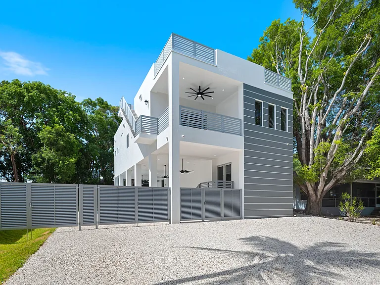365 Buttonwood Shores Dr — Photo 2