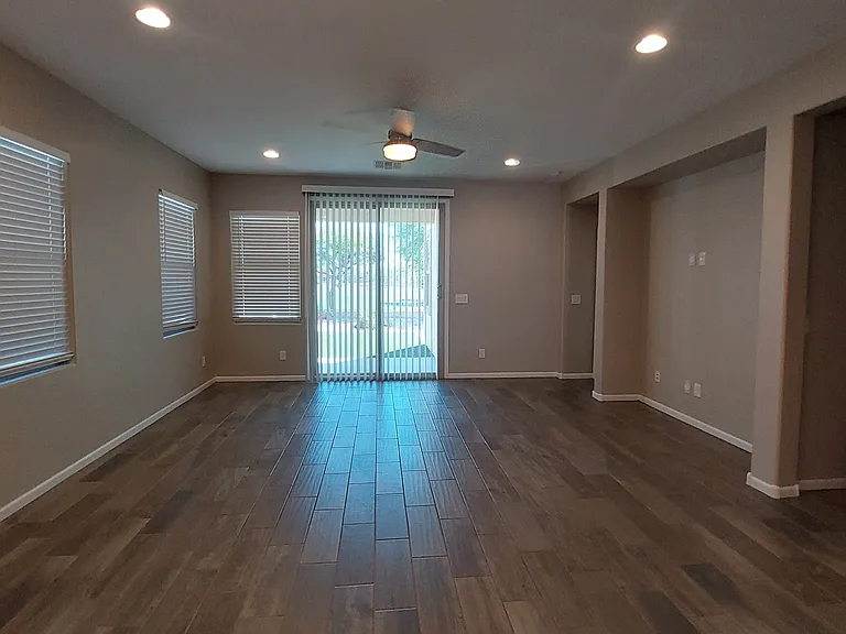 1025 S 200th Ln — Photo 15