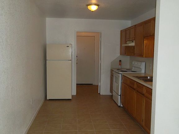 3rd image of 108 Horseshoe Dr #A
