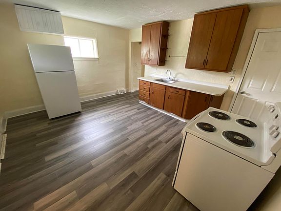 2nd image of 2921 Overhill St #A