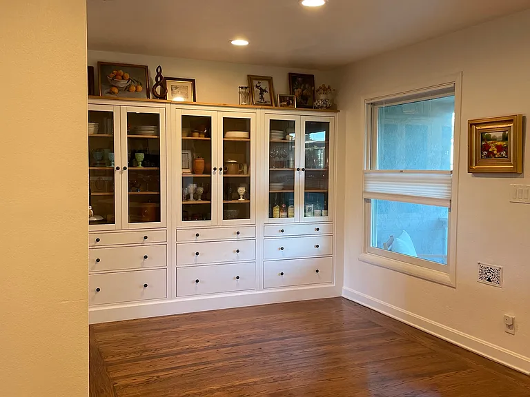 Dining area w/out furniture