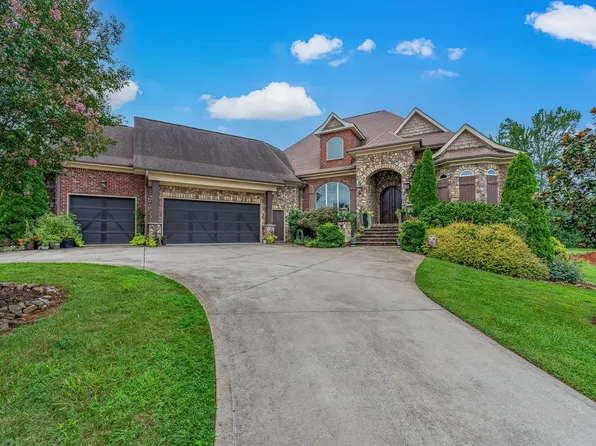 819 E Heathland Dr, Inman, SC 29349