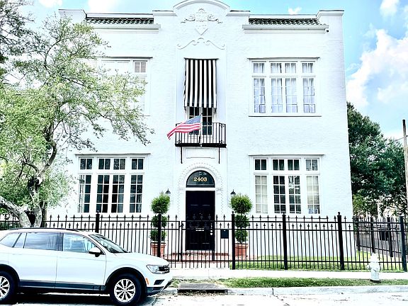 4th image of 2403 Carondelet St