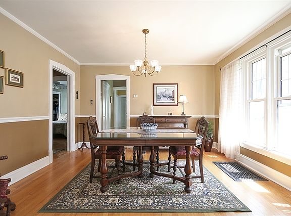 3rd image of 215 N Stone Ave