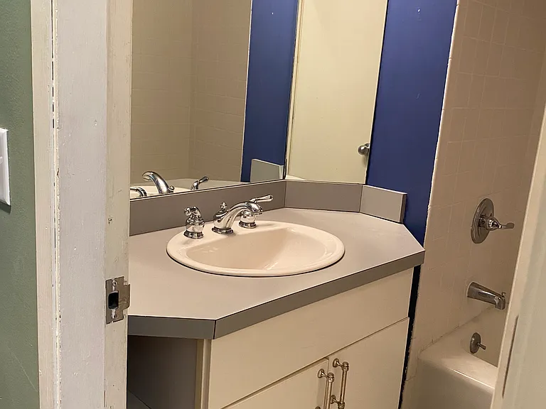 18 Wellington St #4B — Photo 6