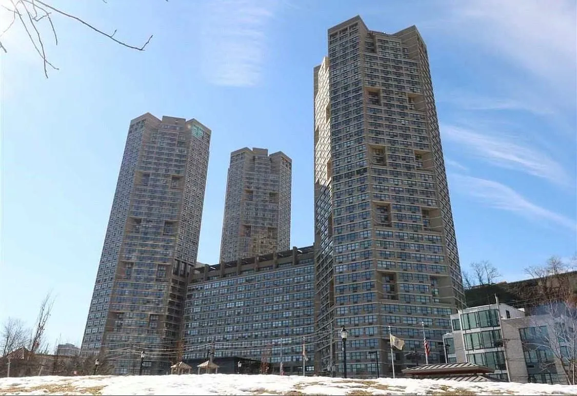 Galaxy Towers — Photo 1