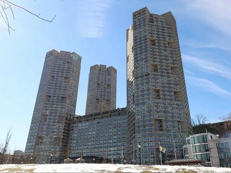 7000 Boulevard East #29I — Photo 1