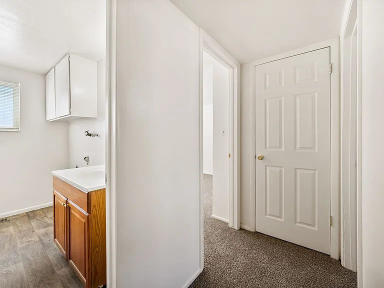 255 E 500 N — Photo 16