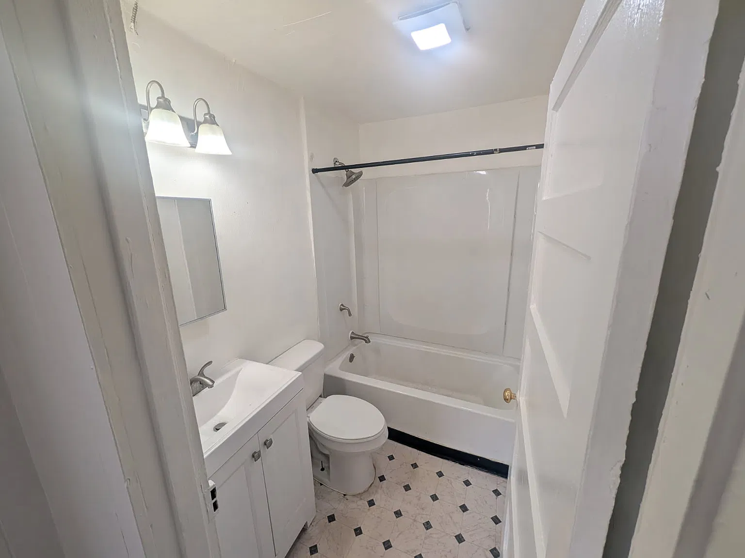 2/1 Rental $550 481 Bethleham — Photo 2