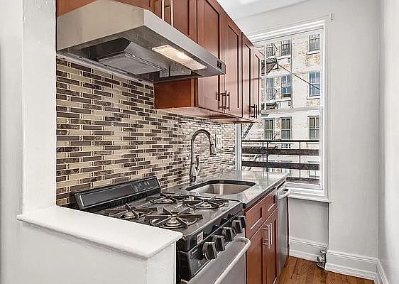1st image of 581 Hudson St #4C