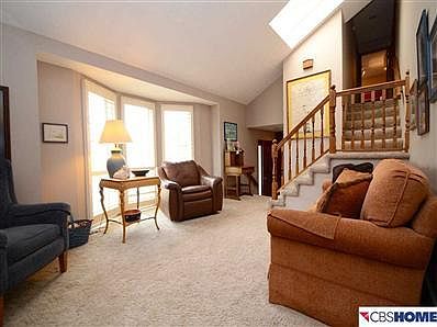 4th image of 818 Valentine Ln