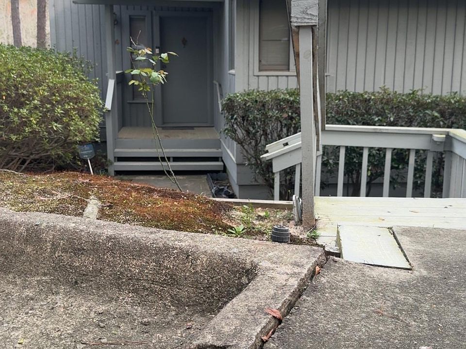 1st image of 84 Ridge Lake Dr