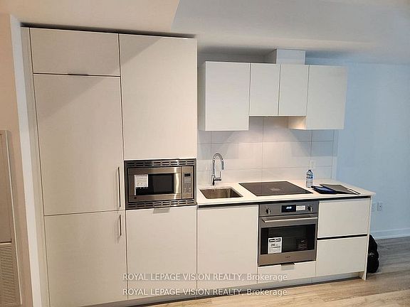 2nd image of 230 Simcoe St #1033