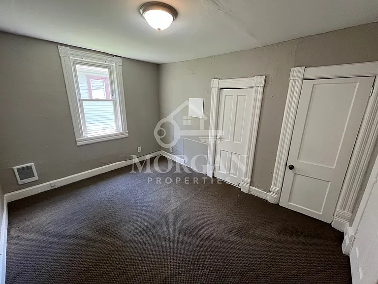 2009 George St #2 — Photo 5