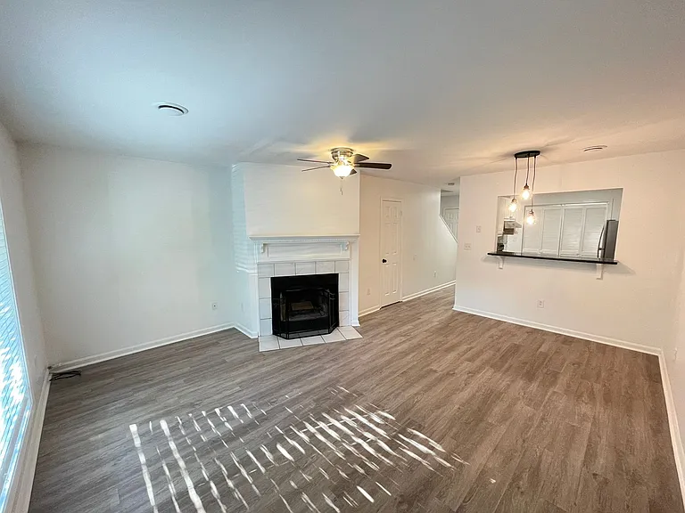 32 Huntsfield Dr #B — Photo 3