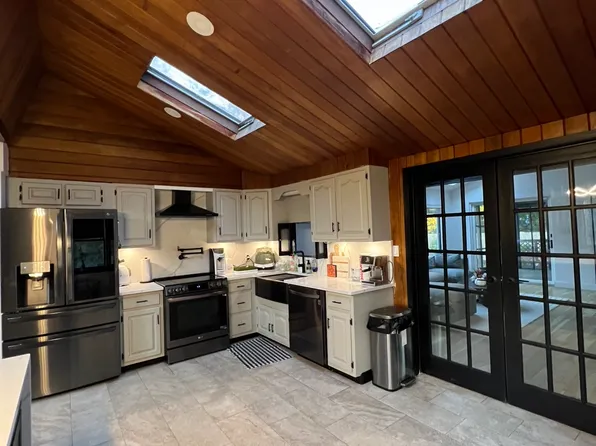 (undisclosed Address), Lake Grove, NY 11755