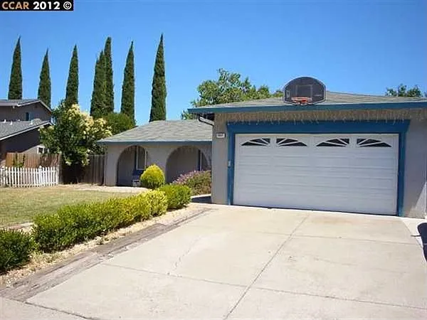 2827 Seville Cir photo 1