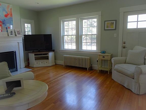 3rd image of 20 Newton St