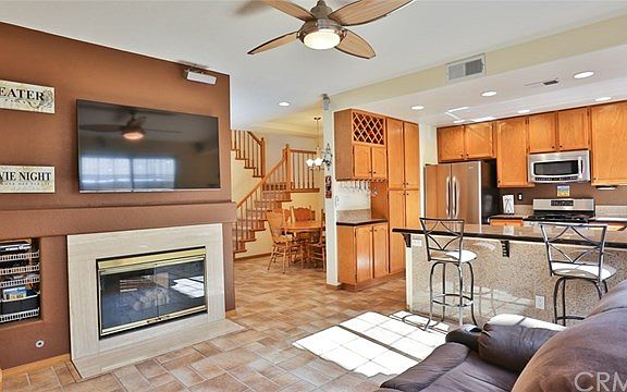 3rd image of 1555 San Fernando Dr