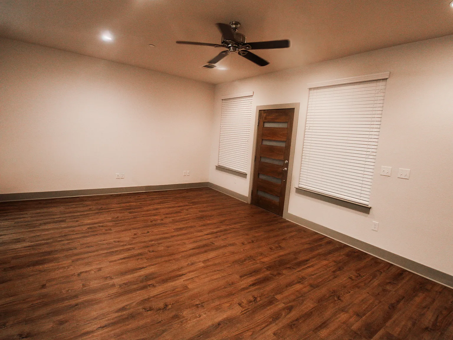 2 bed, 981 sqft, $1,675 — Photo 4