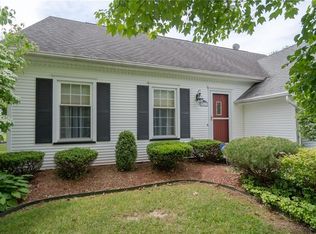 341 Pebbleview Dr, Rochester, NY 14612