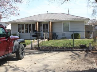 916 N 16th St, Mattoon, IL 61938