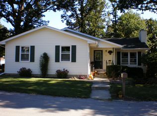 2 Clearbrook Ct, Bloomington, IL 61701