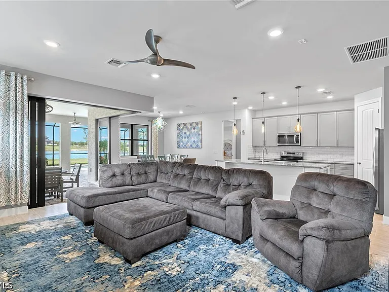 19564 Utopia Ln — Photo 6