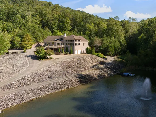 1084 Oak Pointe Dr, Shepherdsville, KY 40165