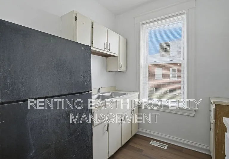 3127 Clay Ave — Photo 8