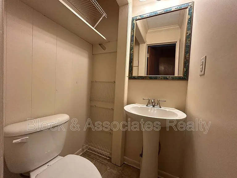 110 Oakland Ave — Photo 8