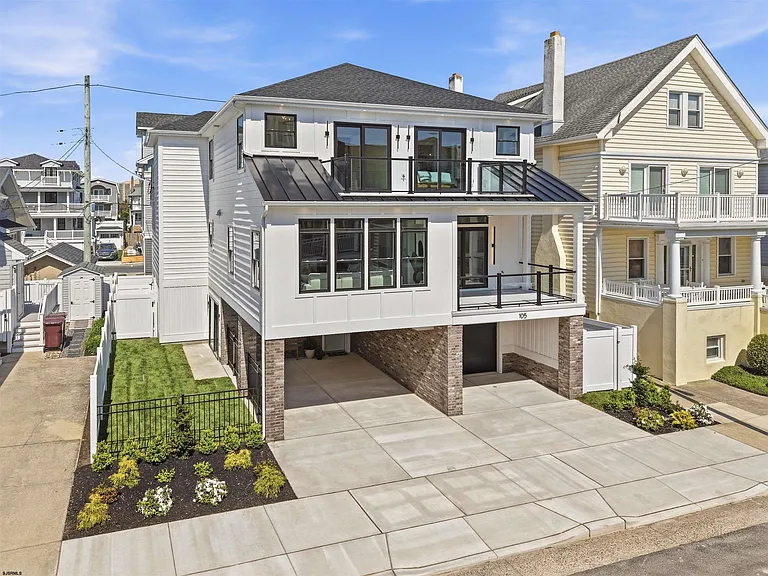 105 S Stratford Ave #BEACHBLOCK JULY AUG — Photo 1
